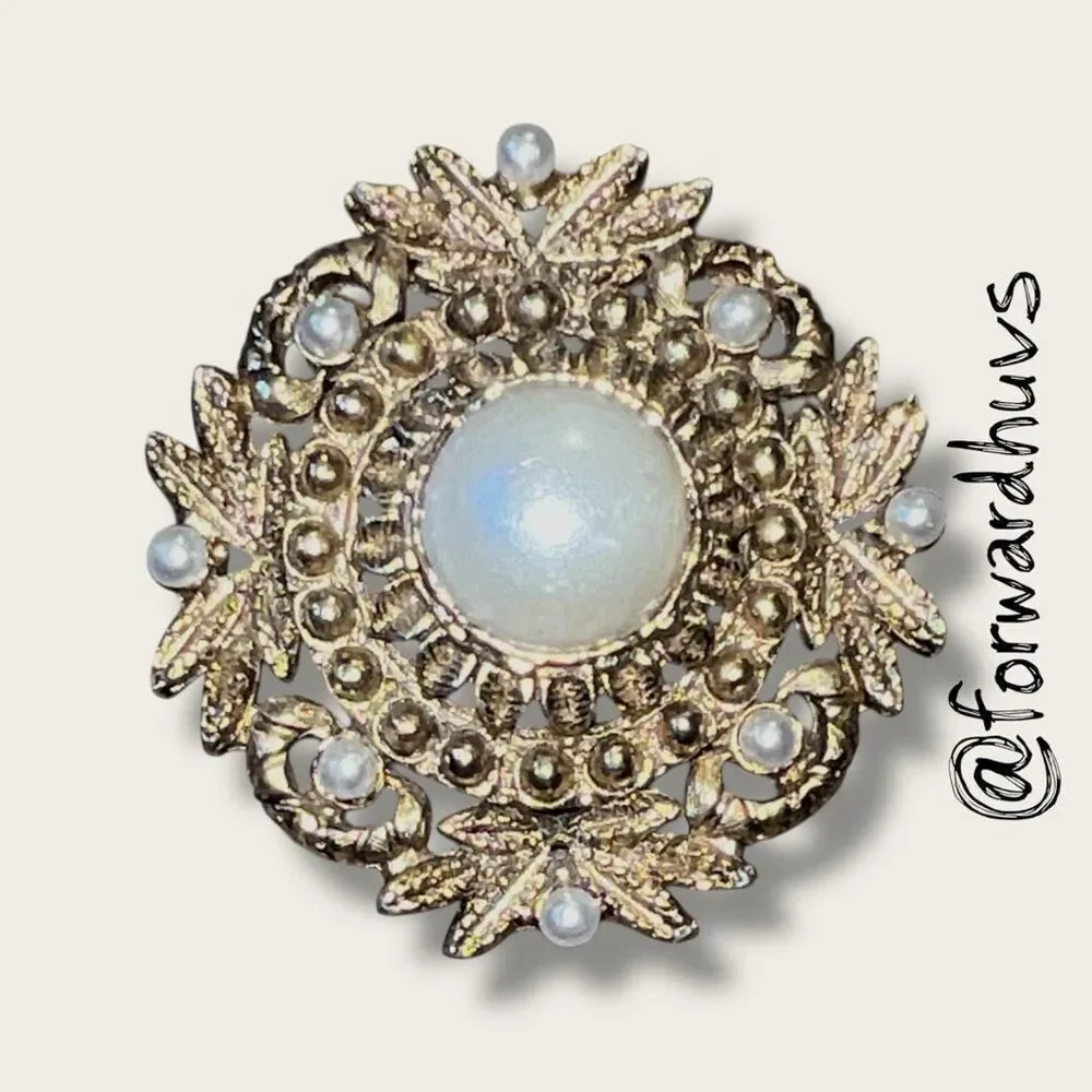 Vintage Gold Tone Brooch – Ornate Floral & Starburst Design